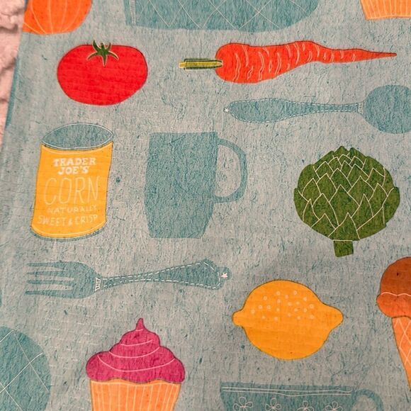 Trader Joe’s Plastic Reusable Small Shopping Tote Bag Squash Kitchen Cupcakes - Picture 9 of 12